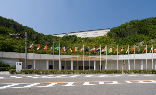 大塚美術館　正面玄関