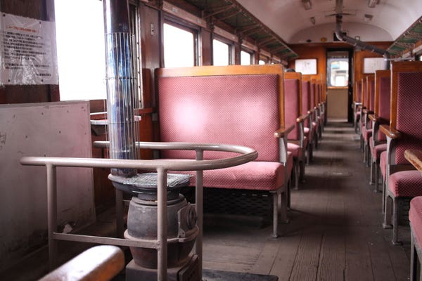 ストーブ列車の車内
