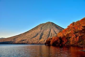 男体山