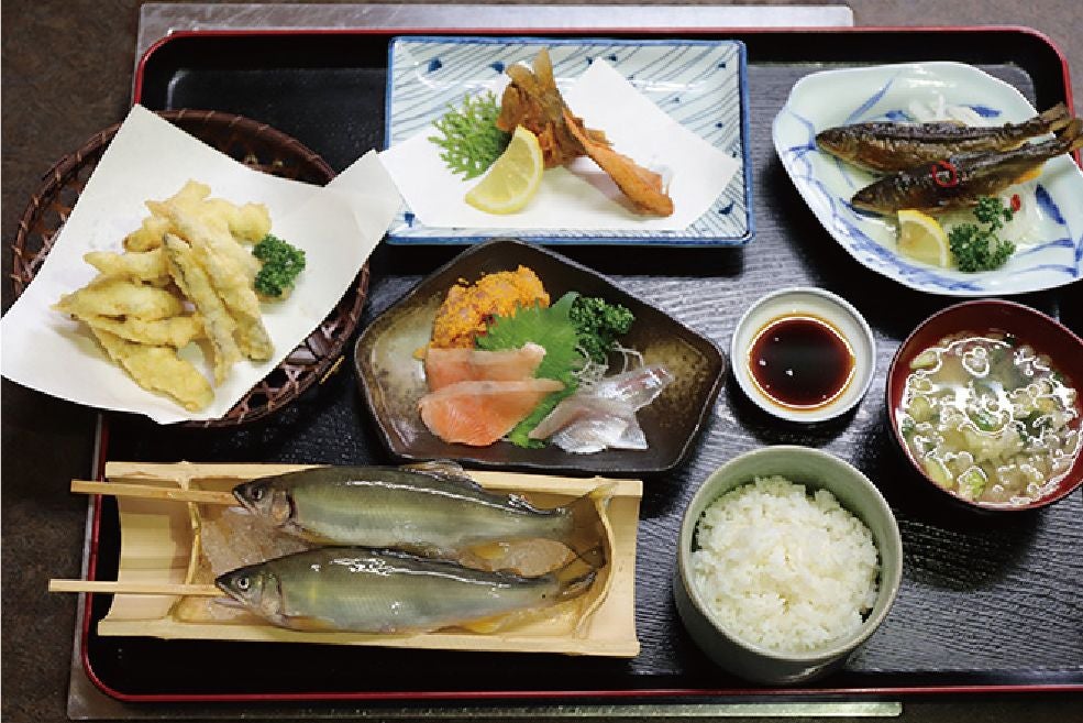 ＜滋賀＞旬の美食に舌鼓！鮎茶屋かわせで食す鮎料理と梅花藻ご観賞　北近江長浜「大河ドラマ館」へもご案内【明石･西神中央･緑が丘出発】1