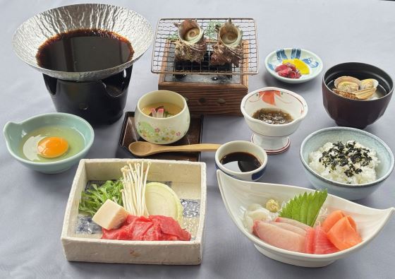 【バスハイク／博多発着】 添乗員同行 山口絶景めぐりの旅 海に映える赤い鳥居元乃隅神社 神秘のブルー別府弁天池 冬は暖かく夏は涼しい秋芳洞 ☆『お魚せんべい』お土産付き☆2