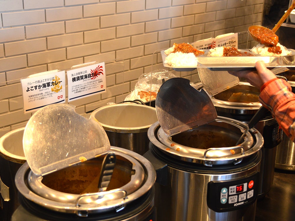 【新宿発】9,000円台～ぶっとび格安✨船で行くジブリのような世界観「猿島」探検🚢×「横須賀海軍カレー＆空自揚げ」食べ放題🍛×アメリカンな雰囲気「ドブ板通り＆ヴェルニー公園」散策⚓横須賀まるごと満喫！日帰りバスツアー3