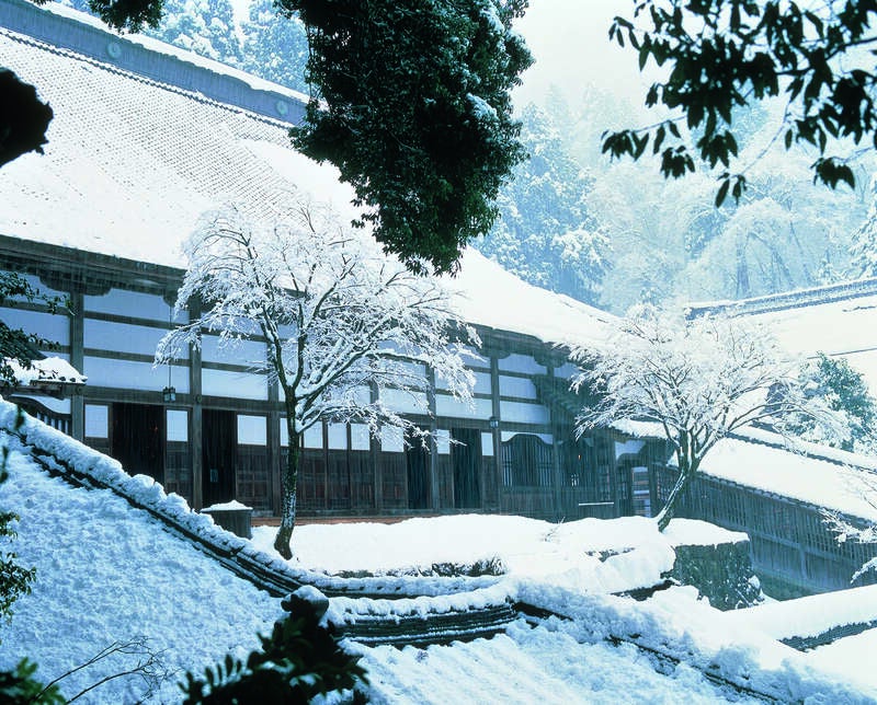 【三宮・梅田・京都ルート発】 【年末年始】山中温泉カニづくし料理と那谷寺・永平寺２日間1