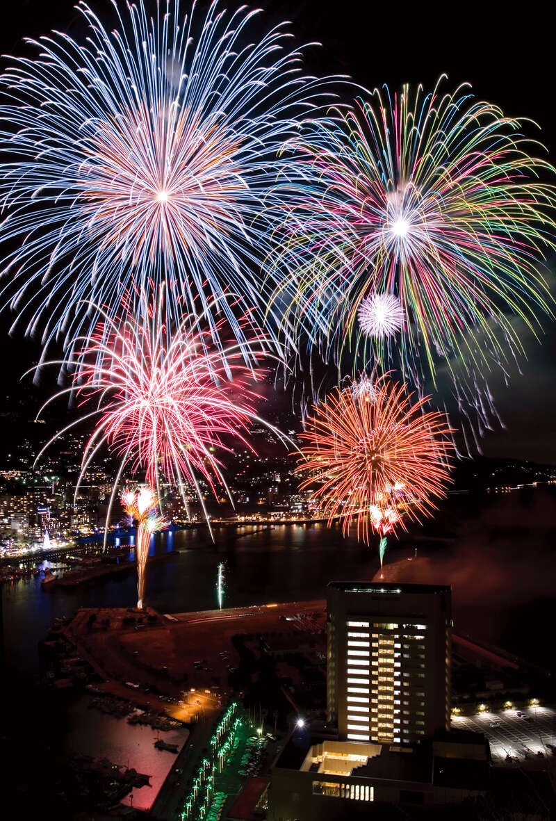 【旭川空港発】 静岡の名所もぐるっと巡る！ 海と空を彩る「熱海海上花火大会」と「古都鎌倉散策」・「秩父宮記念公園」 2日間1