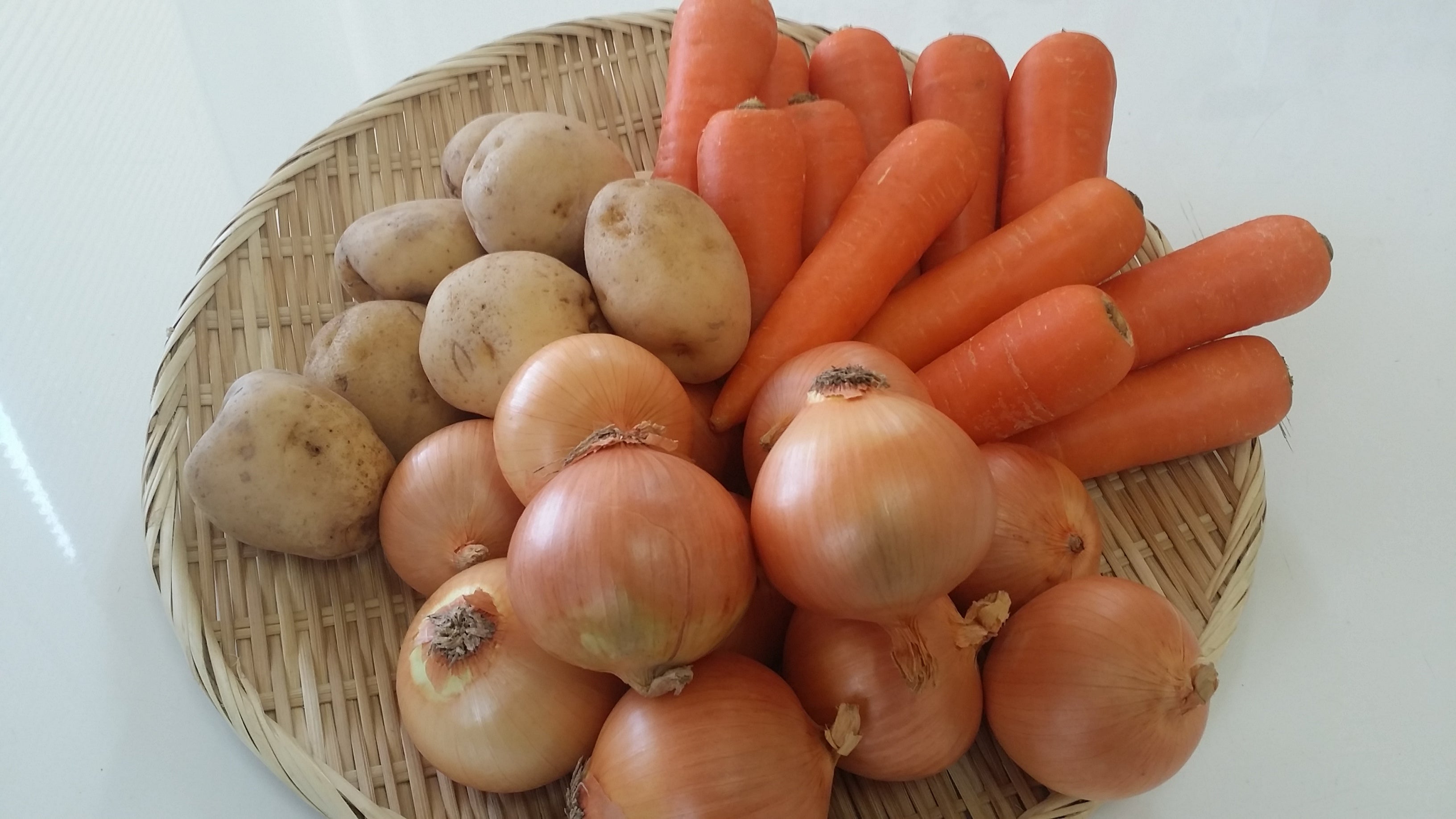【静岡県内発】 読売特製化粧箱入り白桃１箱付！甲州桃狩り食べ放題3