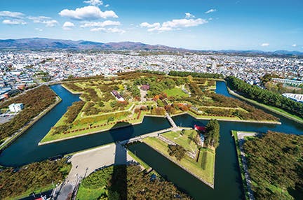 ▼【群馬県/高崎駅発着】路面電車「五稜郭公園前」徒歩1分！＜ホテルマイステイズ函館五稜郭＞函館フリープラン2日間　往復新幹線とホテル宿泊のセットでこの代金！お手軽価格で気軽に函館へ