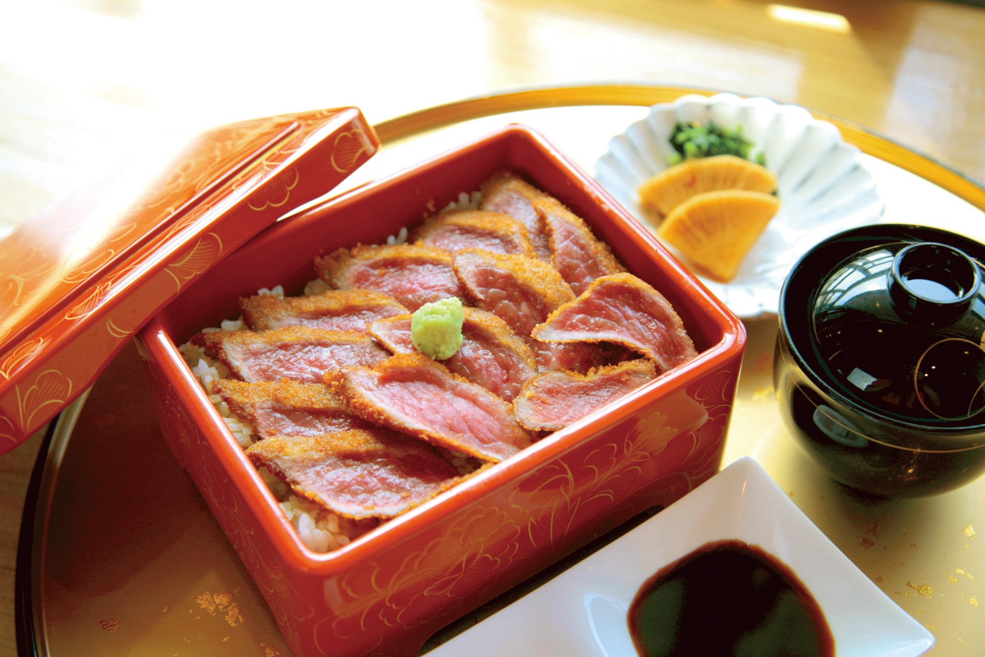 サクッと香ばしいあか牛かつ重ランチと湯ったり黒川温泉　 日帰りバスツアー🚌2