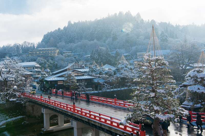 【三宮・梅田・京都ルート発】 【年末年始】加賀温泉郷　山中温泉又は片山津温泉カニづくしと古都金沢・白川郷３日間3
