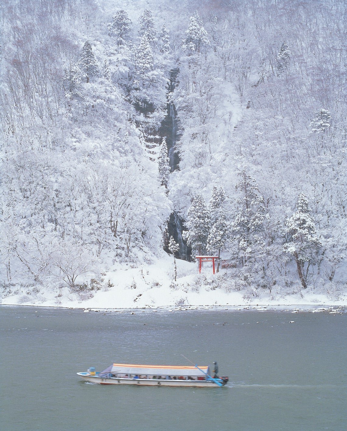 【大崎・石巻・県北エリア発】 雪化粧のノスタルジックな銀山温泉とこたつ舟で楽しむ最上川舟下り（日帰り）3