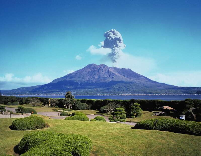 【高知駅・後免駅・土佐山田駅・阿波池田駅発】 この時期しか出逢えない　華やぎの南九州　真発見の旅3日間1
