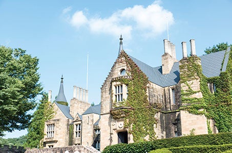 新宿発 まるで海外!?なロックハート城とあしかがフラワーパーク幻想的な「奇蹟の大藤」 道の駅川場田園プラザ日帰り　「関東好きな道の駅ランキング」1位！道の駅　川場田園プラザへご案内♪1