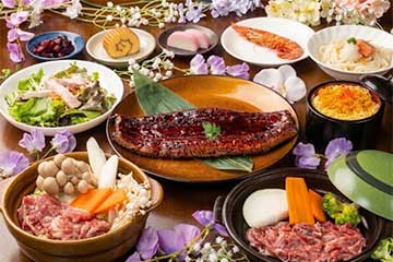 【今回は、びっくり！３００ｇ以上のジャンボうなぎまるごと１本＆松阪牛と近江牛の日本２大和牛特別会席など３食付き！/さいたま新都心発】あけてびっくり！グルメな３食付にどっさり約５キロの福袋！「旅の福袋」バスツアー1