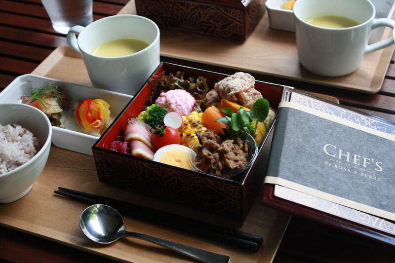 【福井県内発】 バラと緑が奏でる湖国の庭園　ローザンベリー多和田イングリッシュガーデン　秋バラ観賞と紅葉の伊吹山ドライブウェイ　日帰り3