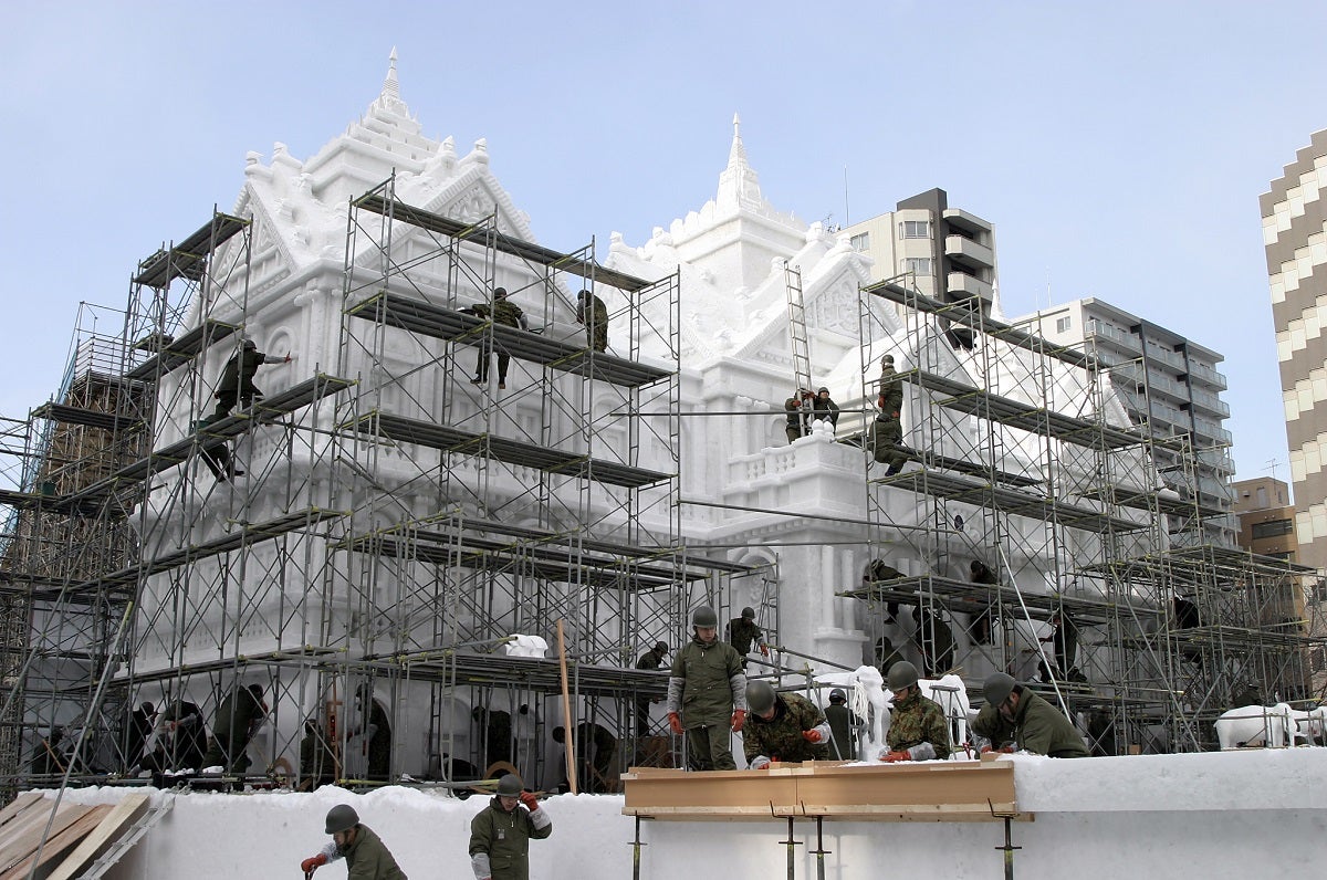 【徳島空港発】 読売ジャイアンツ応援感謝セール　新・定山渓雪灯路と札幌・小樽・洞爺湖　定山渓＆登別温泉３日間　さっぽろ雪まつりに向けて造成中の雪像見学！3
