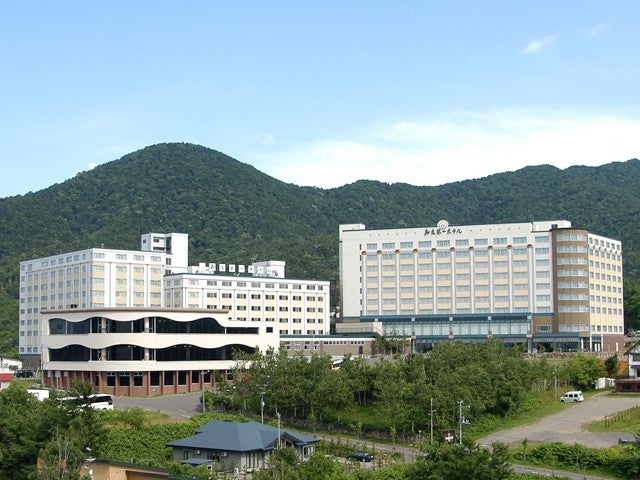 ■【早割60！出発60日前までのお申込み限定プラン♪】≪女満別空港利用≫夕食はオープンキッチンからお届けする和洋中のお料理やデザート80種類以上！知床第一ホテル指定4泊5日（夕朝食付/レンタカープラン）1