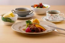 【金山駅南口】〔遊山〕富山の自然が織りなす食と景色　ダイニング列車一万三千尺物語2