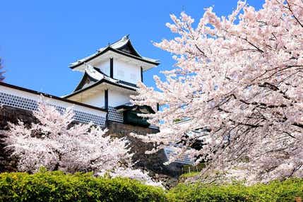 【青森県・新幹線駅発】 春の金沢城公園・兼六園と 世界遺産 白川郷・飛騨高山・永平寺・下呂温泉（３日間）