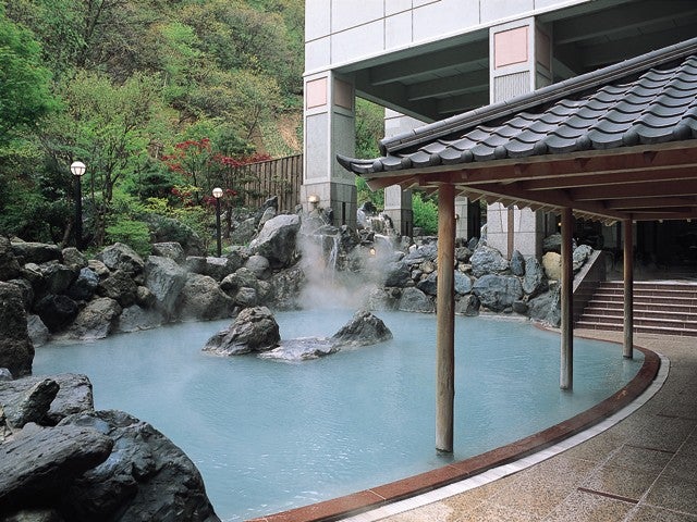 ■【値下げスペシャル】≪新千歳空港利用≫カニ食べ放題のバイキングと日本最大級の露天風呂が人気！登別温泉 ホテルまほろば指定≪和室10畳≫4泊5日（夕朝食付/フリープラン）3