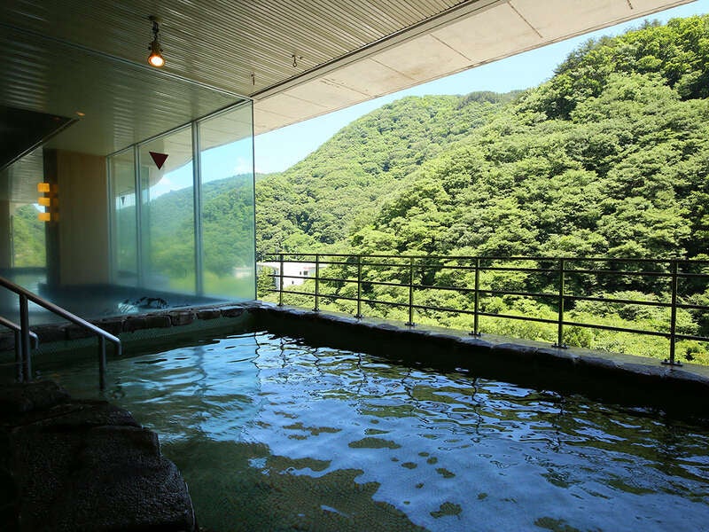 【群馬県内発】 1泊4食付き！福島巨峰狩り食べ放題と東山温泉　会津まちあるきスイーツ・裏磐梯五色沼・猪苗代ハーブ園・大内宿　2日間1