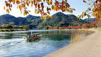 ツアー初登場！瀬つきあじの姿造り付き萩好み膳と萩城下菊家住宅秋の庭園特別公開＆八景遊覧めぐり　日帰り　