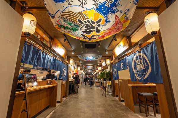 【茨城県内発】 東京今昔！豊洲・千客万来で国産生本マグロ＆本ズワイ蟹も食べ放題「海鮮バイキングいろは」と秋の築地場外市場と豊洲市場　新旧W市場さんぽ　日帰り3
