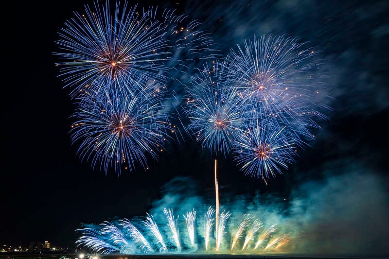 【群馬県内発】 読売旅行初登場！有料観覧席（パイプイス席）付！ 約18000発　大洗町誕生70周年記念「大洗海上花火大会」　日帰り2