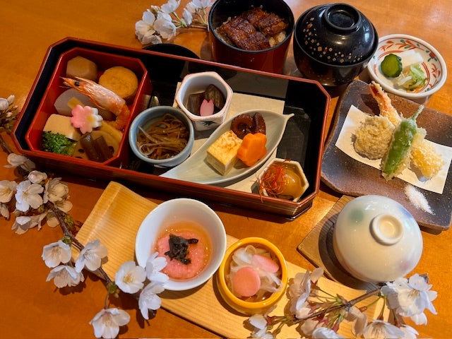 【富山県内発着】春爛漫！！ネモフィラと岐阜公園の桜～岐阜城・うなぎのご昼食～3