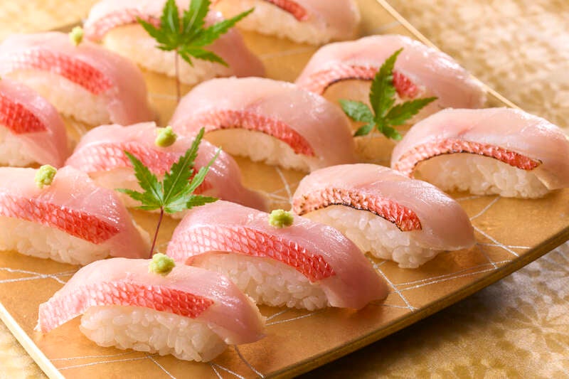 【新千歳空港発】 金目鯛づくしとあわびの海鮮バイキングの夕食と下田あじさい見物2日間2