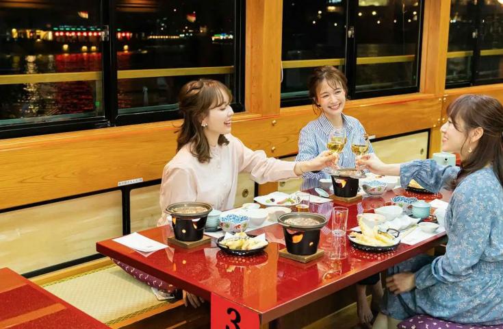 屋形船の屋上は360度の見渡せる スカイデッキ！屋形船で優雅な花火見物を。隅田川花火大会＜ゆったりデッキから観覧するプレミアムプラン＞3