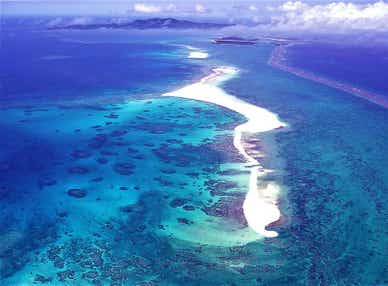 【函館空港発】 ~久米島・奥武島・瀬長島・はての浜~沖縄が誇る美ら島4島めぐり(4日間)