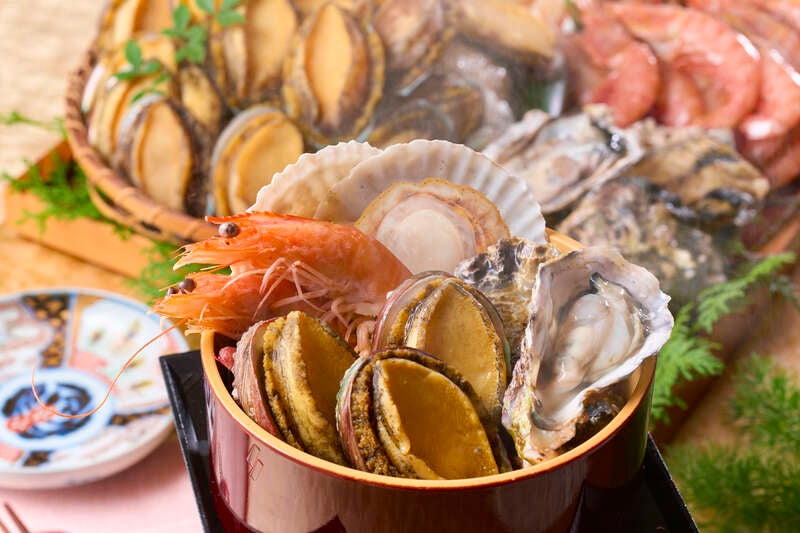 【新千歳空港発】 金目鯛づくしとあわびの海鮮バイキングの夕食と下田あじさい見物2日間3