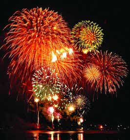 【秋田空港発】 色鮮やかな花火が萩の夜空を彩る「萩日本海大花火大会2026」鑑賞(3日間）