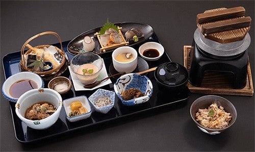 【JR福山駅発】リニューアルオープン大和ミュージアムと音戸の瀬戸公園のつつじ 　日帰り3