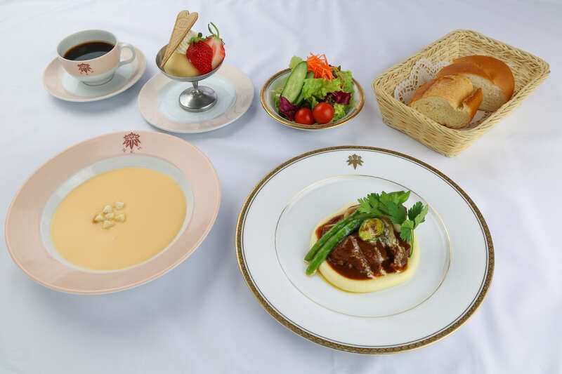 【埼玉県内発】 憧れの日光金谷ホテル伝統ランチと専門ガイド同行世界遺産日光東照宮　日帰り2