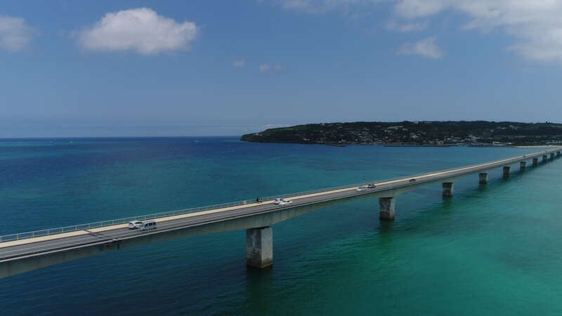 【富山空港発】 伝統の琉球郷土料理食べ放題付！ 空と海　絶景の「青と蒼」inOKINAWA　4日間1