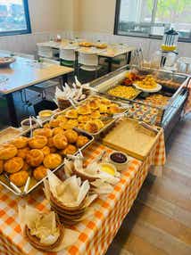 【新山口・防府発】八天堂カフェリエdeパン&スイーツブッフェ付ランチと紅葉の佛通寺・三景園 日帰り