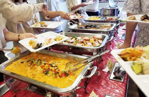 全日程催行決定★[横浜発]桃狩り食べ放題＆河口湖ハーブフェスティバルでラベンダー鑑賞、桔梗信玄餅詰め放題体験や本場山梨でワイナリー見学や試飲体験等、山梨満喫日帰りバスツアー！3