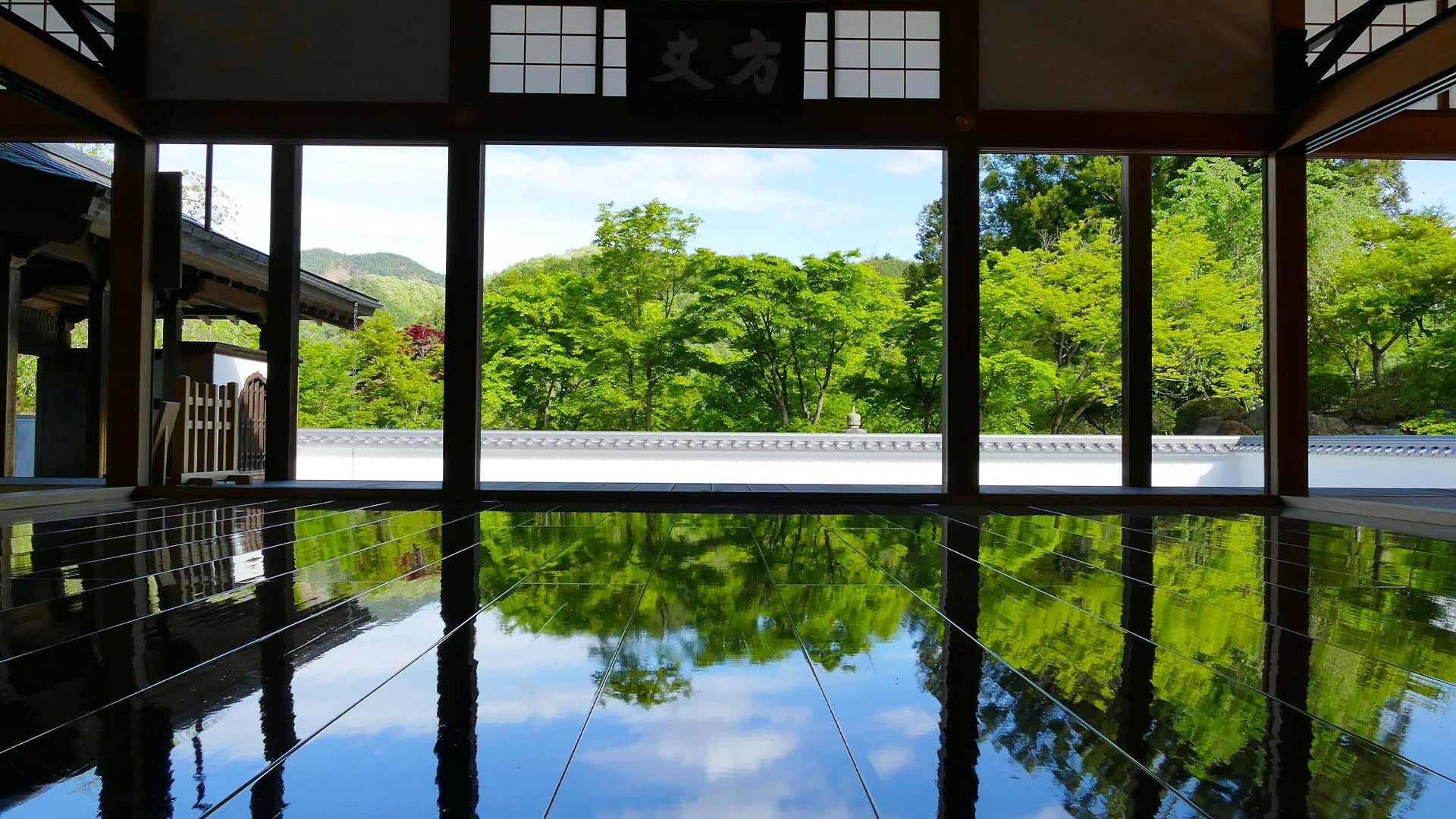 ★5/15 催行決定★【横浜発】宝徳寺床もみじと大藤まつり 神秘的な美しさ宝徳寺床もみじ特別公開とあしかがフラワーパーク「ふじのはな大藤まつり」鑑賞1