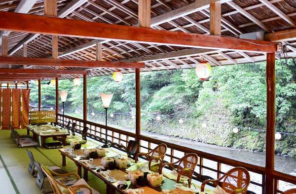 【岡山・倉敷発】 京の奥座敷・高雄川床料理と嵯峨野トロッコ列車　日帰り1
