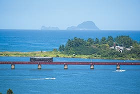 “海の京都”を走るレストラン　丹後くろまつ号1