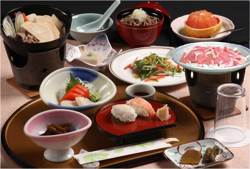 【東京駅・上野駅・大宮駅・宇都宮駅発】 計７回の食事付！バスガイド同行・はじめての東北３日間2