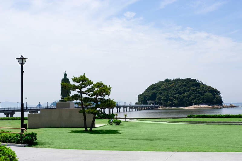 【大阪上本町駅・鶴橋駅・大和八木駅発】 《3月の3連休出発！特急「ひのとり」利用》浜名湖花フェスタ2026と三河湾を眺望する絶景宿！西浦温泉「ホテル龍城」2日間3