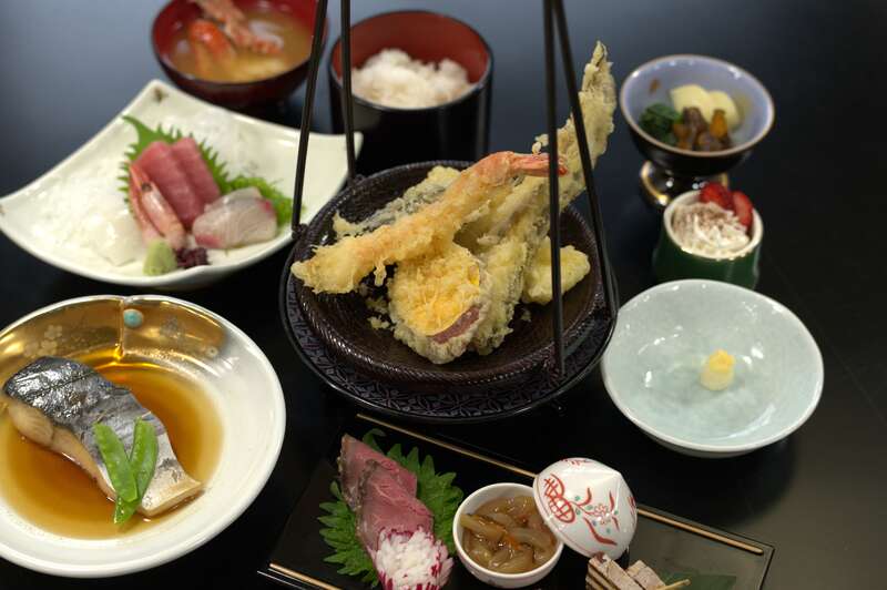 【東京都（世田谷区）発】【読売新聞タイアップ】新春初詣企画！屋形舟で「横浜港ランチクルージング」と川崎大師初詣 羽田空港国内線ターミナル　日帰り3