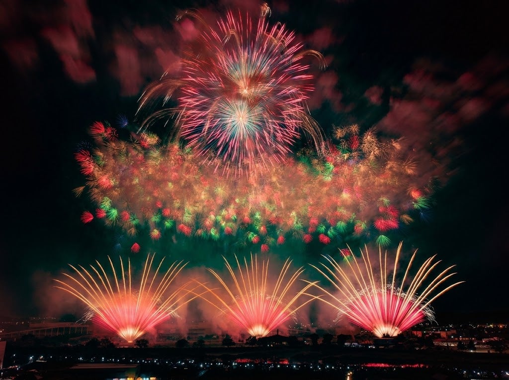 【新宿発】ぶっとび格安✨日本三大花火🎆「土浦全国花火競技大会」(観覧席なしプラン）秋の夜空を彩る大迫力の花火を満喫！1