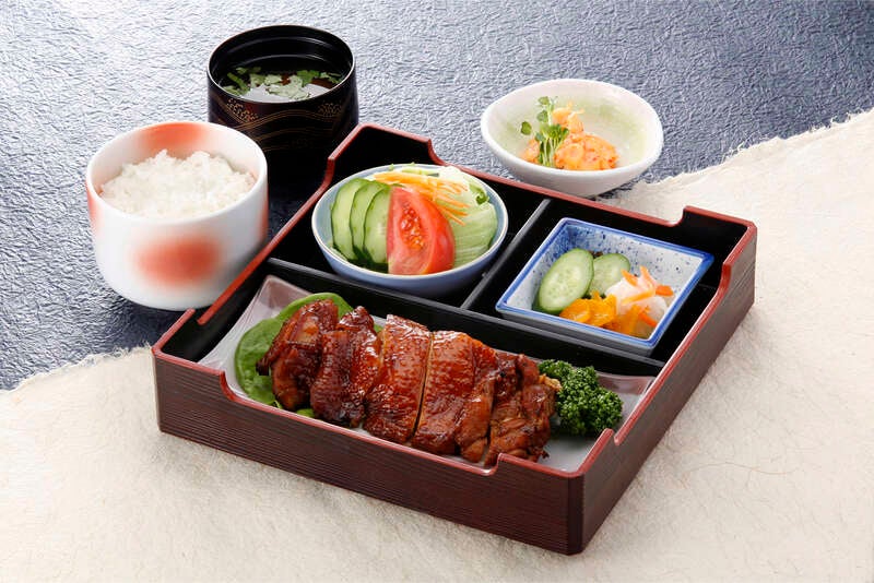 【埼玉県内発】 希少品種の黄色いりんご「ぐんま名月」狩りの食べ放題にお土産付 色とりどり約２万株のあかぼり小菊の里　日帰り3