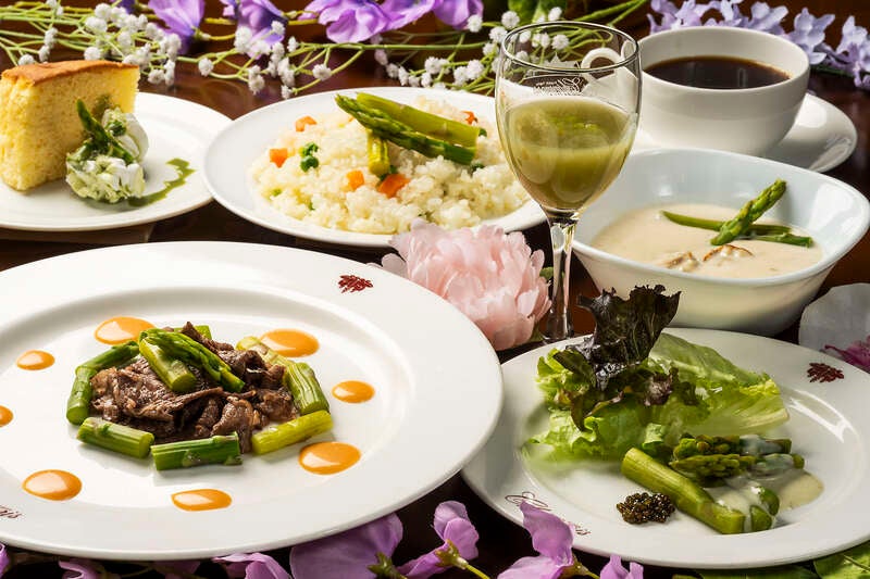 【埼玉県内発】 藤田いちご園完熟いちご狩り食べ放題IN山梨　朝採れ新鮮アスパラガスの創作コースランチ　日帰り1