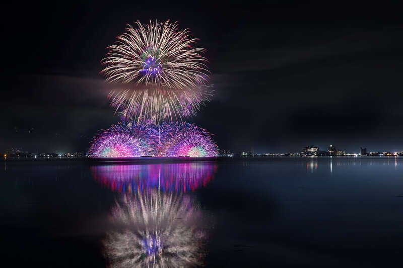 【福岡・熊本・鹿児島県内／博多駅・小倉駅発】 桟敷席から見る！諏訪湖祭湖上花火大会と上高地3日間2