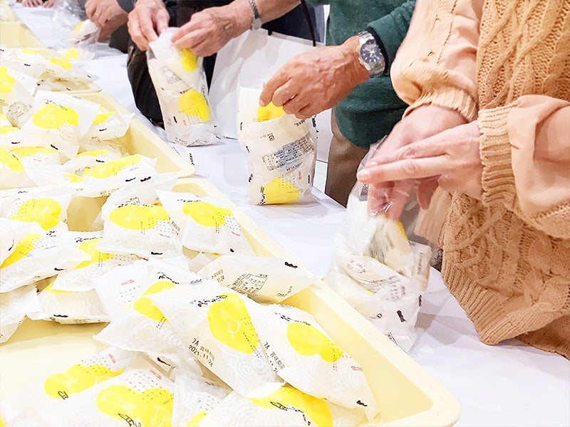 🔥催行決定12/1🔥【新宿発】日帰りバスツアー🚌『6,000円台～ぶっとび格安✨』日本３大イルミネーション「あしかがフラワーパーク」光の花の庭鑑賞🌹✨＆蛸屋 工場直売おかしパーク「栃木銘菓 みかもの月」詰め放題😋＆SNS映え確実📸「岩下の新生姜ミュージアム」＆日本のど真ん中！「道の駅 どまんなかたぬま」でショッピング👜3