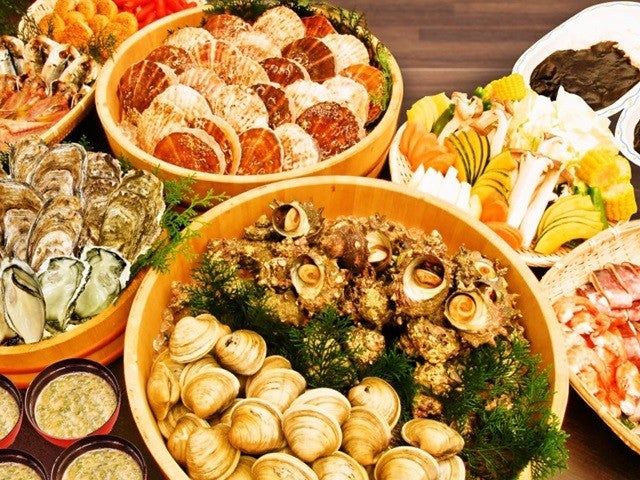 ■【山梨】ざっ！ゴールデンコンビで大盤振舞♪　海鮮浜焼き＆いちご狩り食べ放題！世界遺産にクロワッサンの詰め放題！どどーんと詰め込み満腹満足バスツアー！3