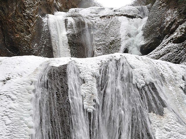 ■【茨城】いばらき旬の味覚紀行！「名物あんこう鍋×いちご狩り食べ放題」＆日本三大名瀑！大迫力の「袋田の滝」3